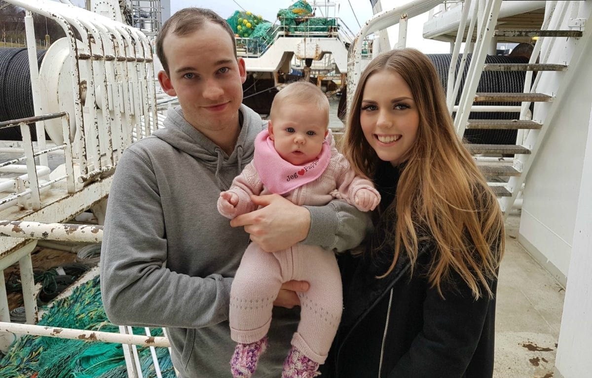 Bærekraftig fiske er viktig for å sikre mat til fremtidige generasjoner, her representert ved Brian, kjæresten Sunniva og lille Olivia.